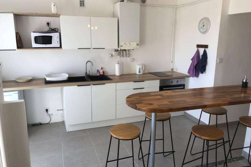 Grands Buffets Hebergement Appartement Нарбон Екстериор снимка